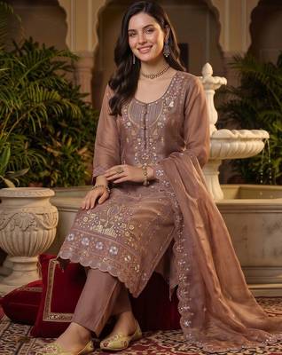 women ethnic motifs embroidered regular thread work kurta with trousers & with dupatta 5