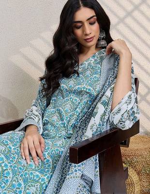 women ethnic motifs printed regular cotton kurta with trousers & with dupatta 4