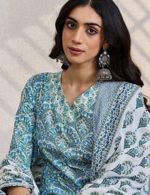 women ethnic motifs printed regular cotton kurta with trousers & with dupatta 5