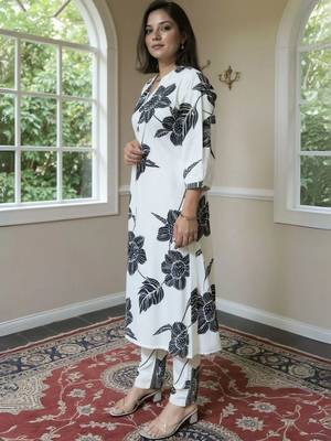 women floral printed regular kurta with trousers 3