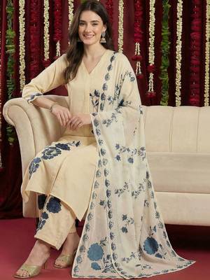 women floral printed regular kurta with palazzos & with dupatta 5
