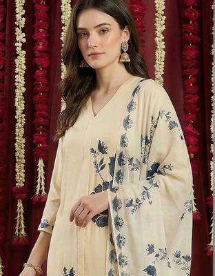 women floral printed regular kurta with palazzos & with dupatta 6