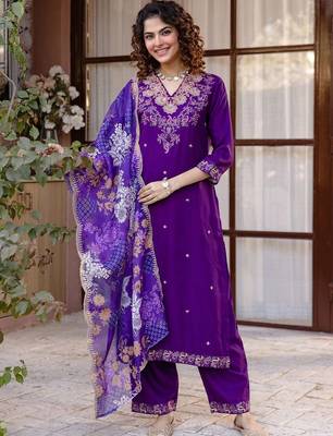 women ethnic motifs embroidered regular thread work kurta with trousers & with dupatta 1