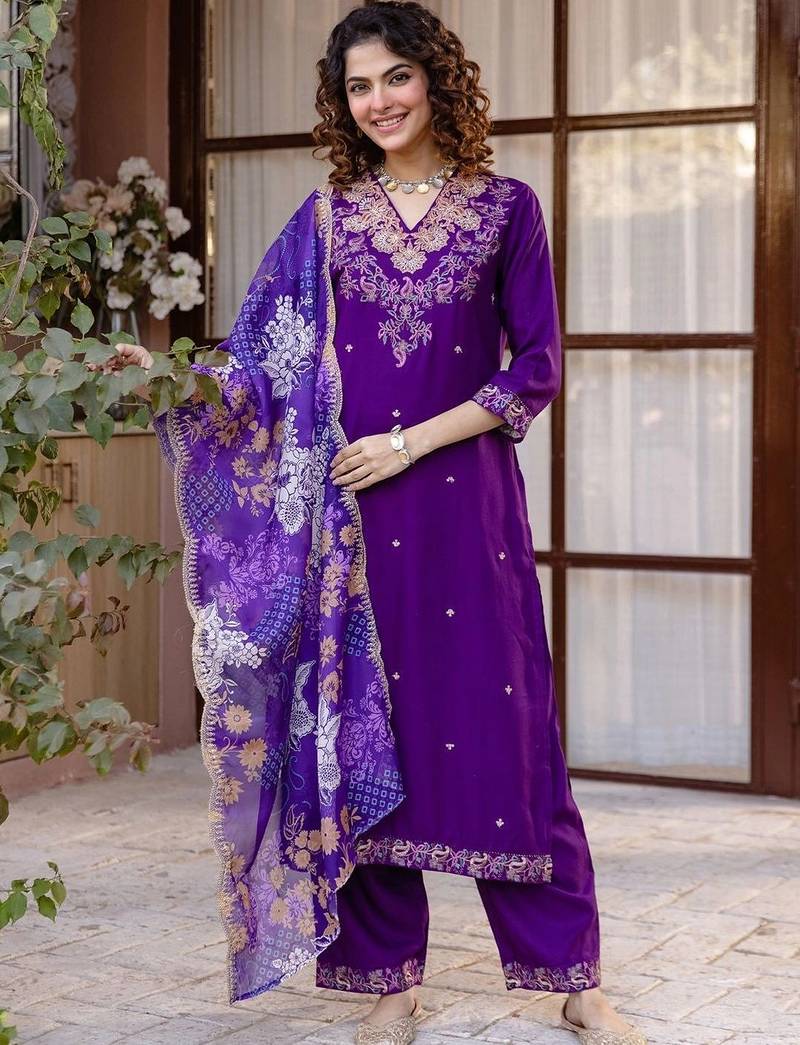 women ethnic motifs embroidered regular thread work kurta with trousers & with dupatta