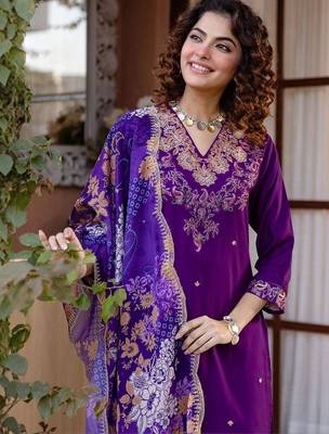 women ethnic motifs embroidered regular thread work kurta with trousers & with dupatta 2
