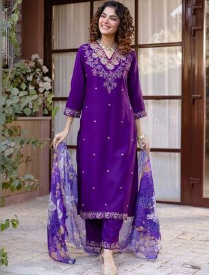 women ethnic motifs embroidered regular thread work kurta with trousers & with dupatta 3