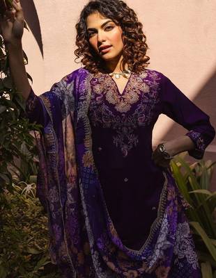 women ethnic motifs embroidered regular thread work kurta with trousers & with dupatta 4