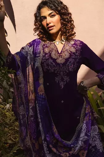 women ethnic motifs embroidered regular thread work kurta with trousers & with dupatta