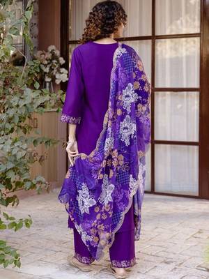 women ethnic motifs embroidered regular thread work kurta with trousers & with dupatta 5