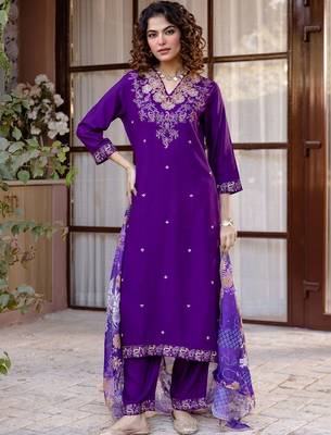 women ethnic motifs embroidered regular thread work kurta with trousers & with dupatta 6