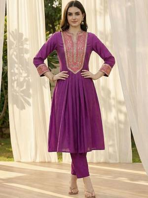women ethnic motifs embroidered regular thread work kurta with trousers 1