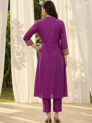 women ethnic motifs embroidered regular thread work kurta with trousers 4