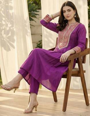 women ethnic motifs embroidered regular thread work kurta with trousers 5