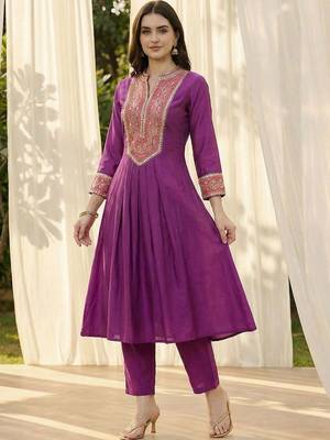 women ethnic motifs embroidered regular thread work kurta with trousers 6