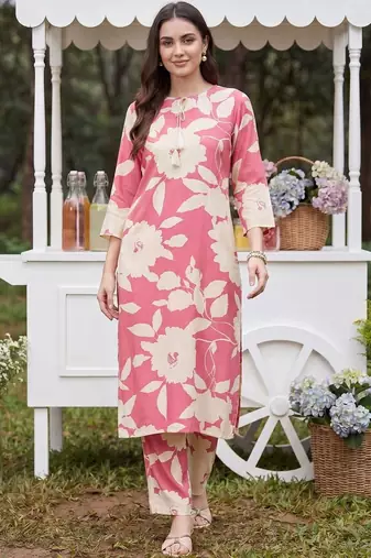 women floral printed regular kurta with trousers
