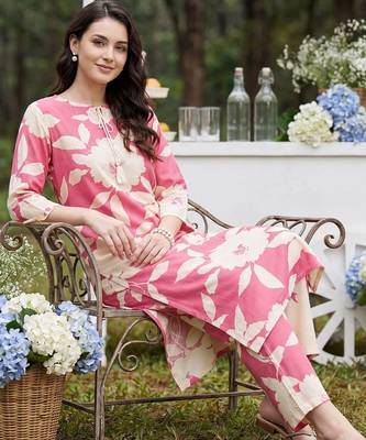 women floral printed regular kurta with trousers 5