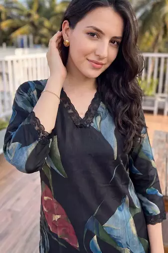 women floral printed regular kurta with trousers