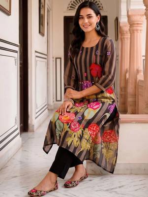 women floral printed regular cotton kurta with trousers 5