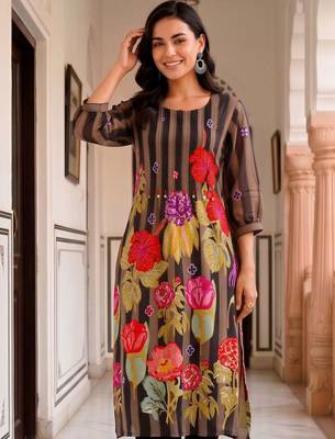 women floral printed regular cotton kurta with trousers 6