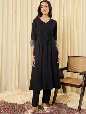 women ethnic motifs pleated thread work kurta with trousers & with dupatta 1