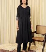 women ethnic motifs pleated thread work kurta with trousers & with dupatta