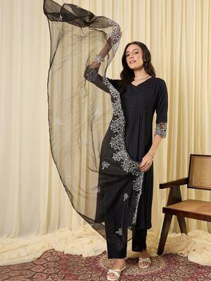 women ethnic motifs pleated thread work kurta with trousers & with dupatta 6