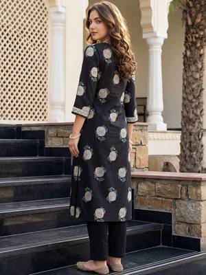 women floral printed regular cotton kurta with trousers & with dupatta 6