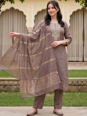 women ethnic motifs embroidered regular thread work kurta with trousers & with dupatta 1