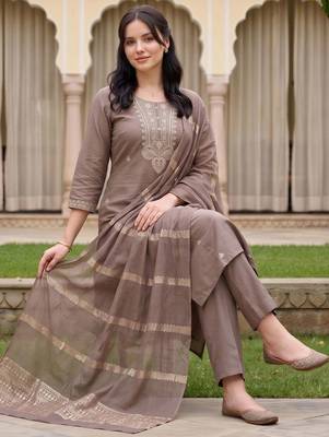 women ethnic motifs embroidered regular thread work kurta with trousers & with dupatta 5