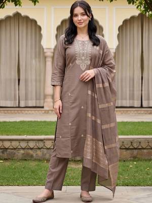 women ethnic motifs embroidered regular thread work kurta with trousers & with dupatta 6