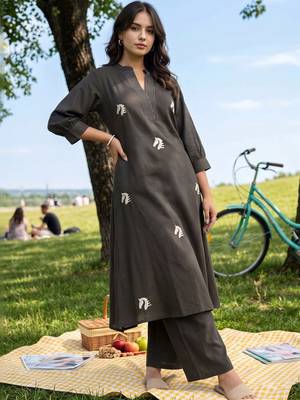 women ethnic embroidered regular thread work cotton kurta with trousers 1