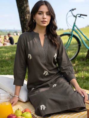 women ethnic embroidered regular thread work cotton kurta with trousers 4