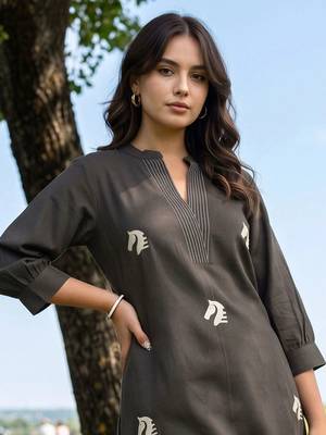 women ethnic embroidered regular thread work cotton kurta with trousers 5
