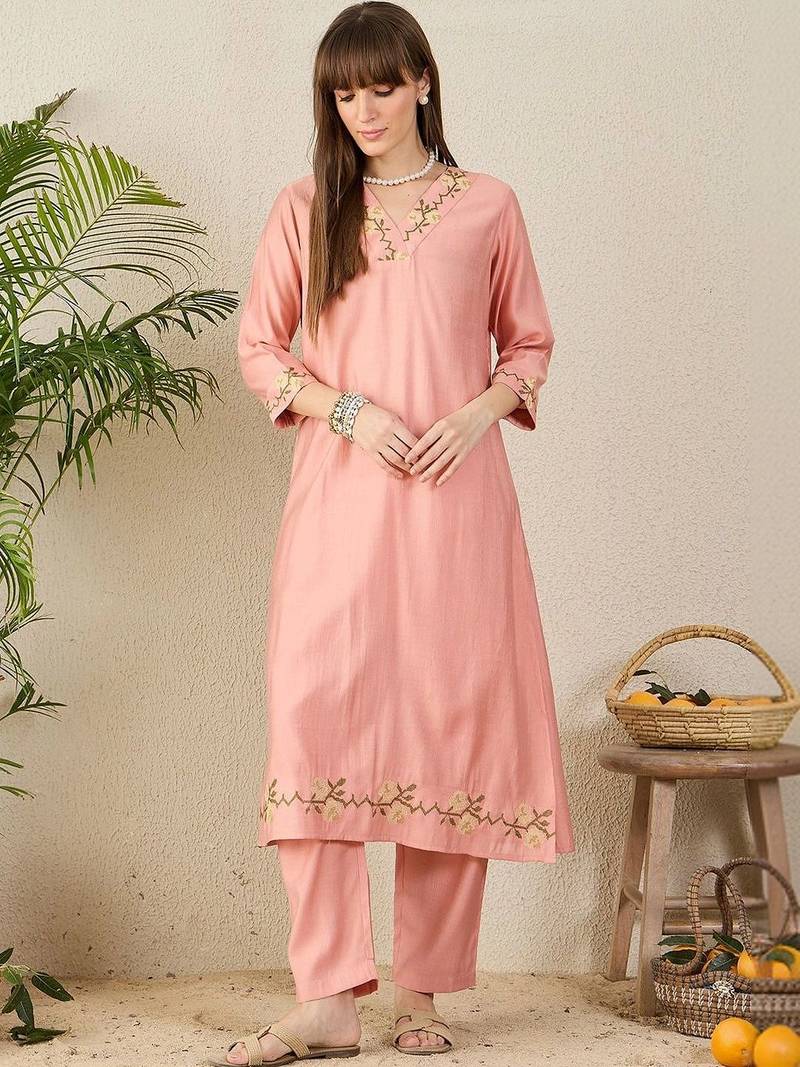 women ethnic motifs embroidered regular thread work kurta with trousers