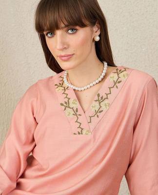 women ethnic motifs embroidered regular thread work kurta with trousers 2