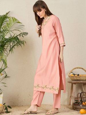 women ethnic motifs embroidered regular thread work kurta with trousers 6