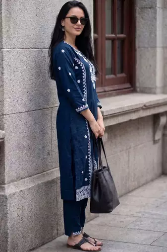 women ethnic motifs embroidered regular thread work kurta with trousers