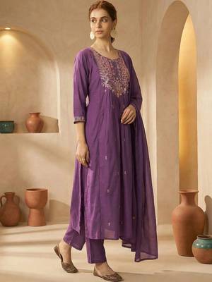 women ethnic motifs embroidered empire mirror work cotton kurta with trousers & with dupatta 3