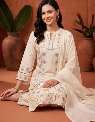 women ethnic motifs embroidered regular thread work cotton kurta with trousers & with dupatta 4