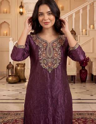 women ethnic motifs embroidered regular thread work kurta with trousers 2