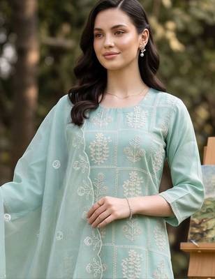 women ethnic motifs embroidered regular thread work kurta with trousers & with dupatta 2
