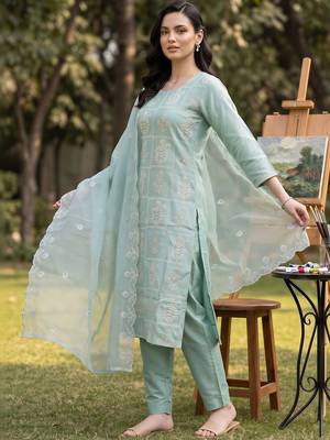 women ethnic motifs embroidered regular thread work kurta with trousers & with dupatta 3