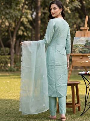 women ethnic motifs embroidered regular thread work kurta with trousers & with dupatta 4