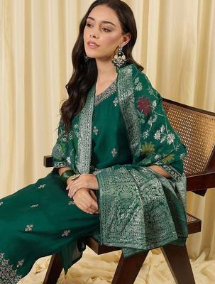 women ethnic motifs embroidered regular thread work kurta with trousers & with dupatta 4