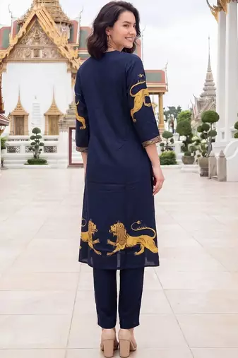 women ethnic motifs printed regular kurta with trousers