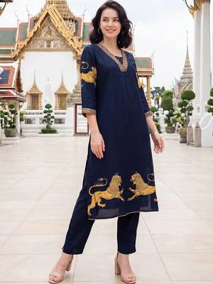 women ethnic motifs printed regular kurta with trousers 6