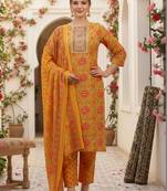 women floral printed regular thread work kurta with trousers & with dupatta