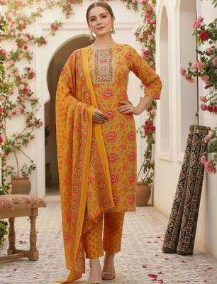 women floral printed regular thread work kurta with trousers & with dupatta 2
