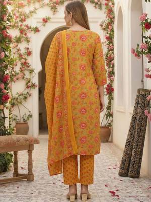 women floral printed regular thread work kurta with trousers & with dupatta 5