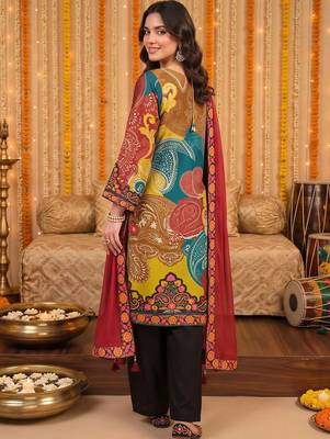 women ethnic motifs printed regular kurta with trousers & with dupatta 4